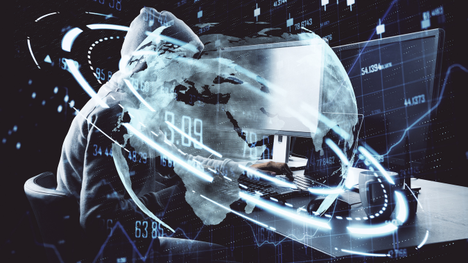 Técnico usando inteligencia artificial para optimizar mantenimiento de ascensores