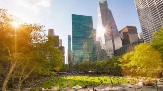 ascensor gearless sin sala de máquinas integrado a edificio de altura