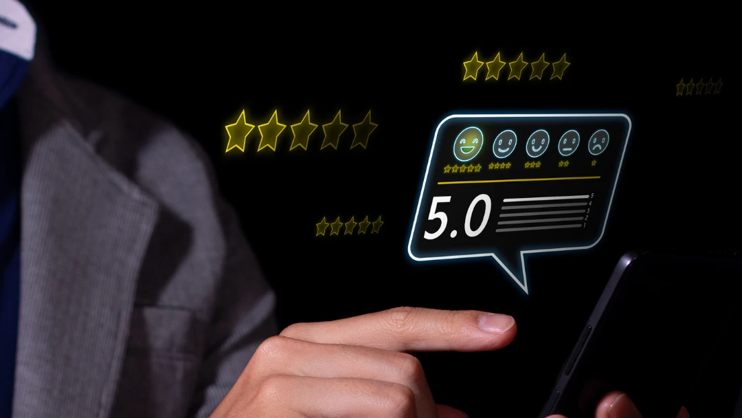 Técnico matriculado realizando mantenimiento preventivo en ascensor